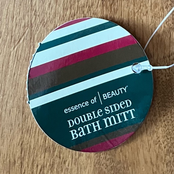 Bath Mitt.. Double sided, ( Naughty in cream color, Nice in red) by essence. NWT - Picture 3 of 3